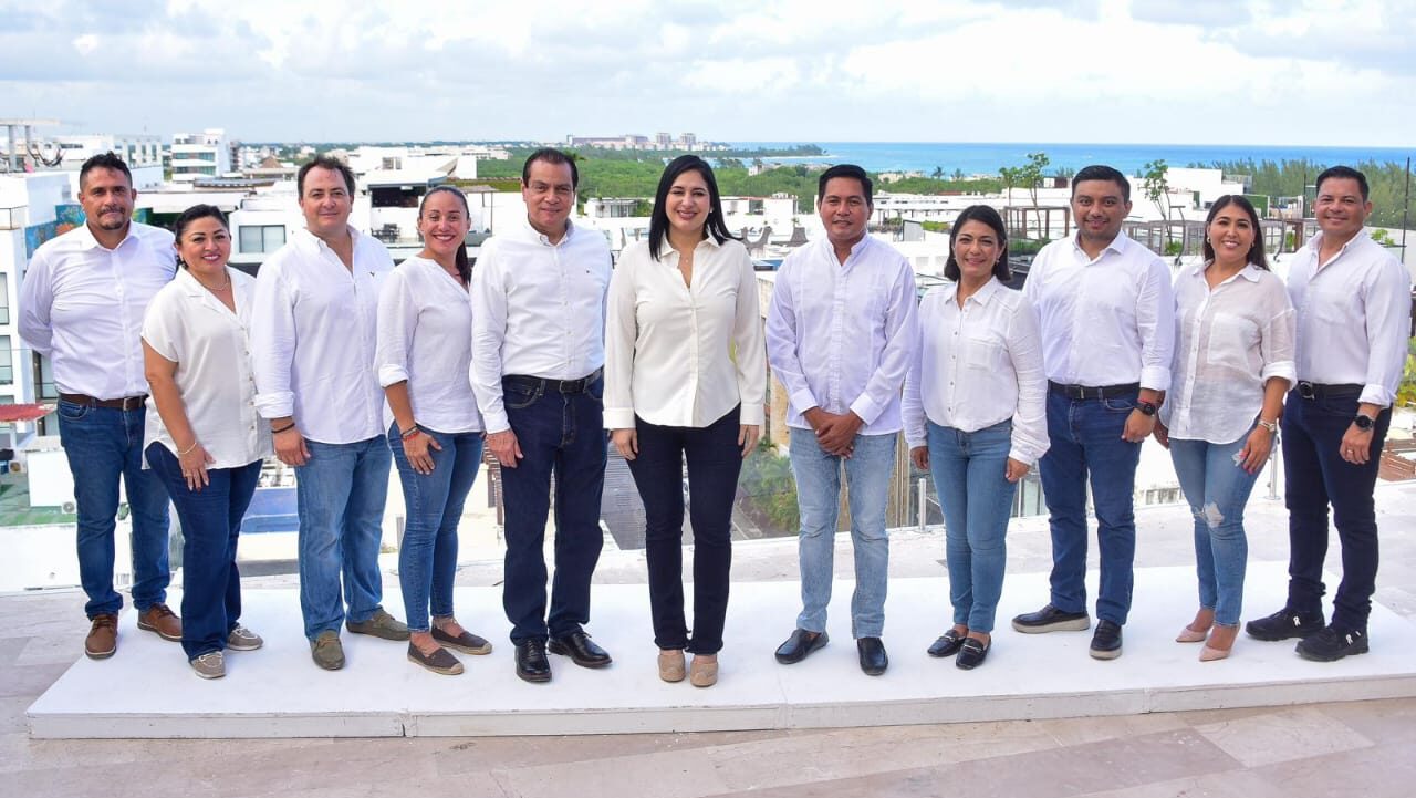 Estefanía Mercado presenta a su equipo
