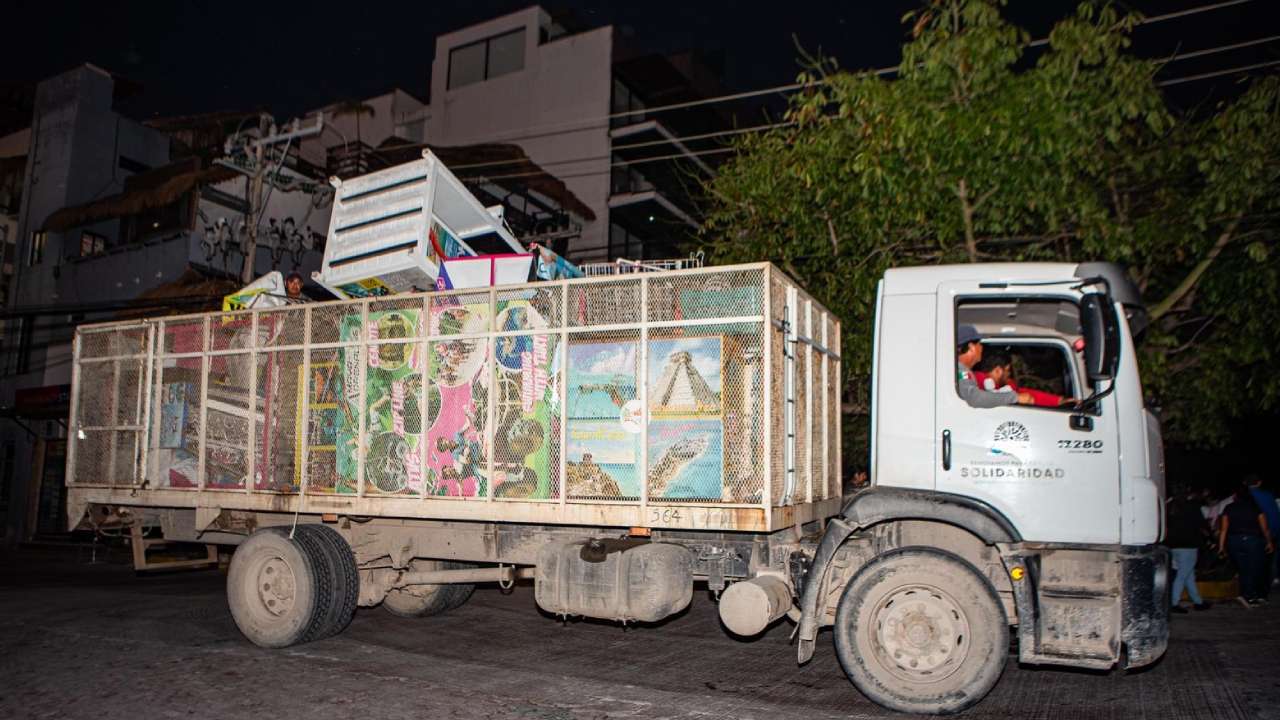 inicia retiro de comercio informal en Playa del Carmen