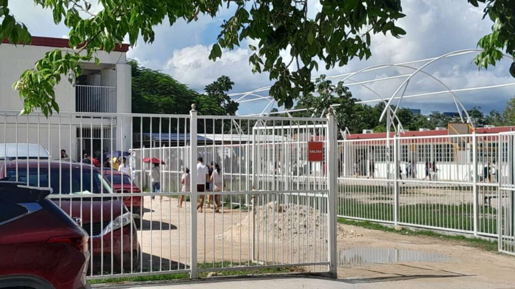 manifestación padres de familia en playa del carmen
