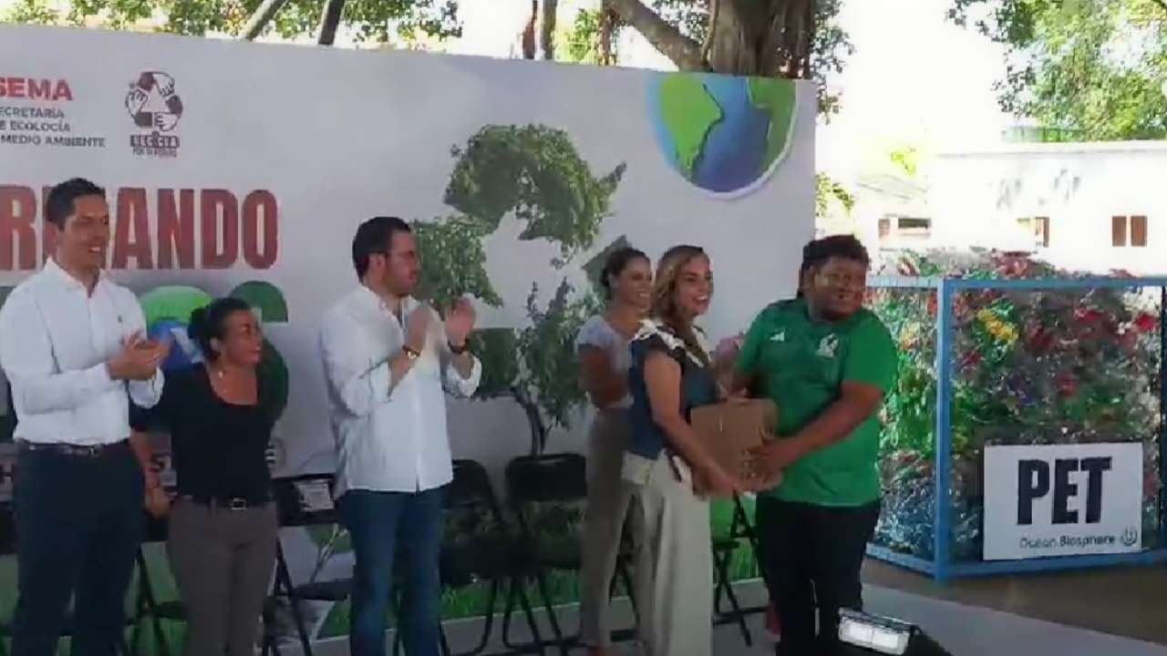 entrega de despensa a cambio de residuos reciclables