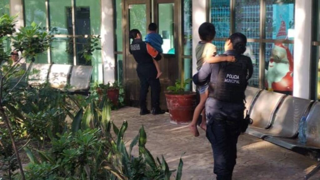 rescatan a dos menores en Playa del Carmen