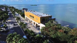Mejoras en la zona hotelera de Cancún; analizan reencarpetar tras entrega del Puente Nichupté