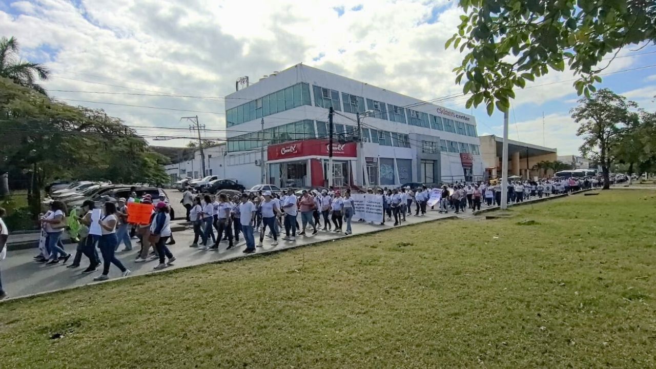 Docentes de Q. Roo convocan a nueva marcha contra reforma al Issste; suspenden clases mañana