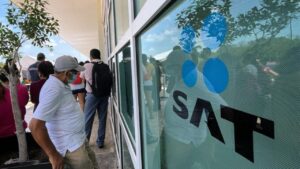 Contadores ofrecen ayuda a ciudadanos para que aprovechen la regularización del SAT