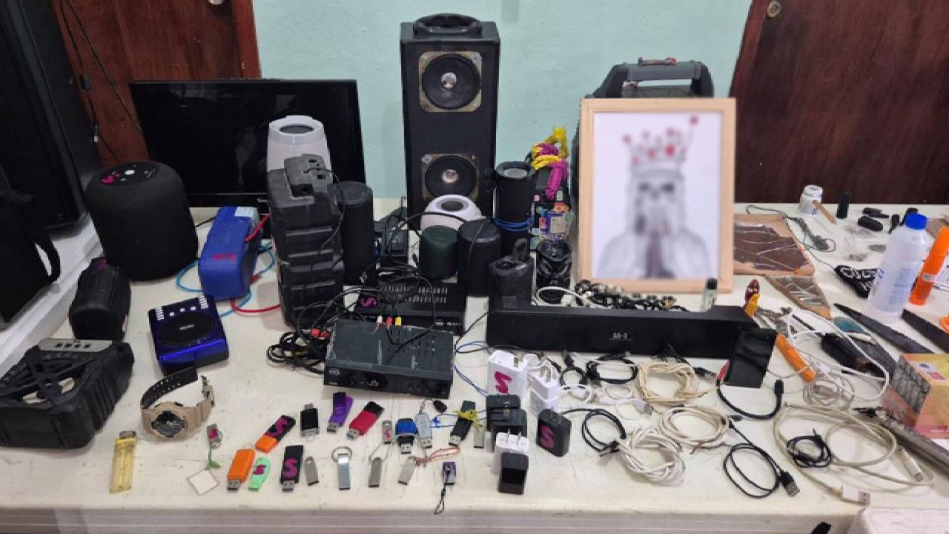 Operativo en cárcel de Cozumel revela drogas y hasta juguetes sexuales