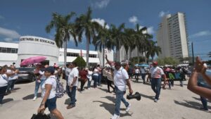 Docentes de Q. Roo exigen que Claudia Sheinbaum y Mara Lezama actúen en la reforma al Issste