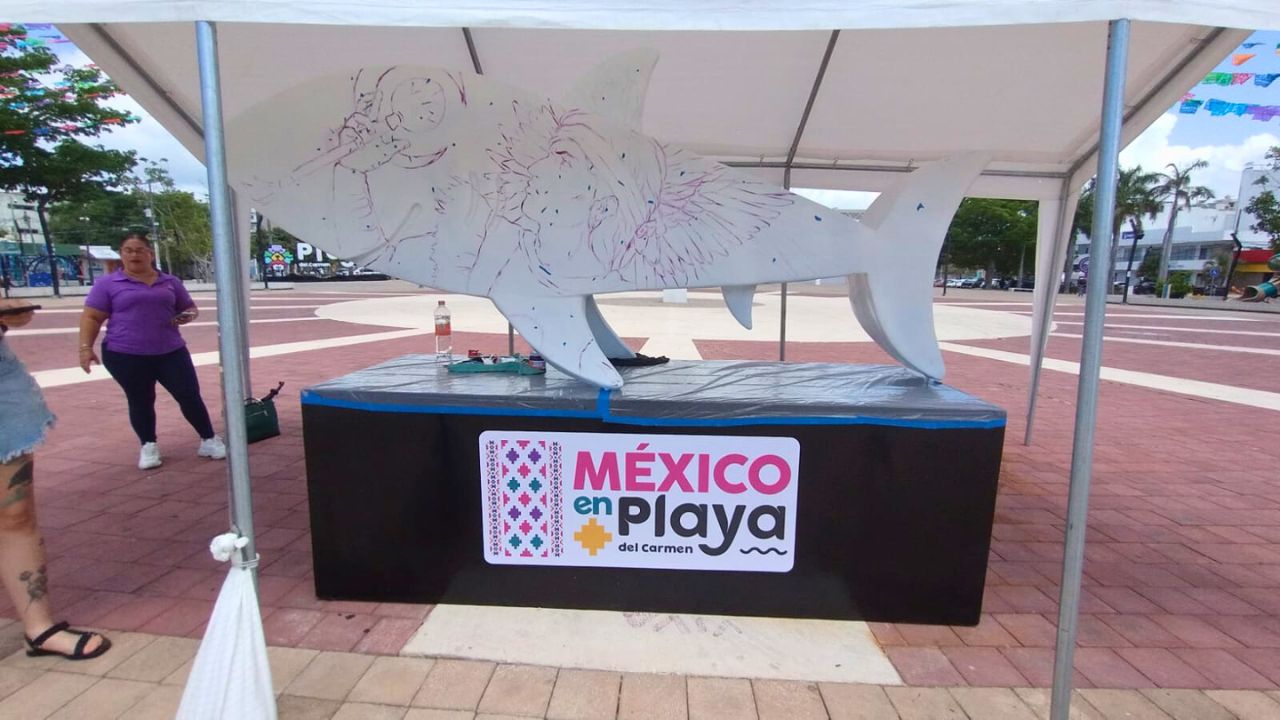 Tiburón “Ana” se llena de cultura queretana en el Festival México en Playa del Carmen