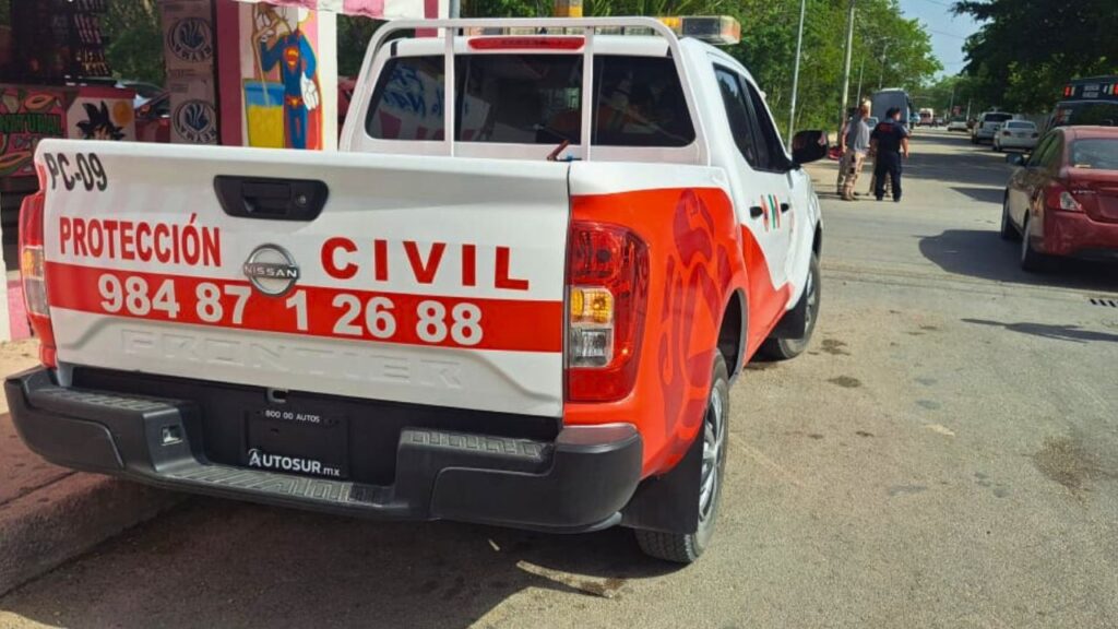 Camioneta de Protección Civil arrolla a mujer en el centro de Tulum