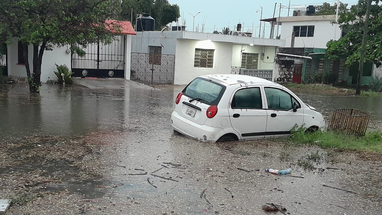 Emergencia en Chetumal: 70 mm de lluvia dejan calles anegadas y daños materiales