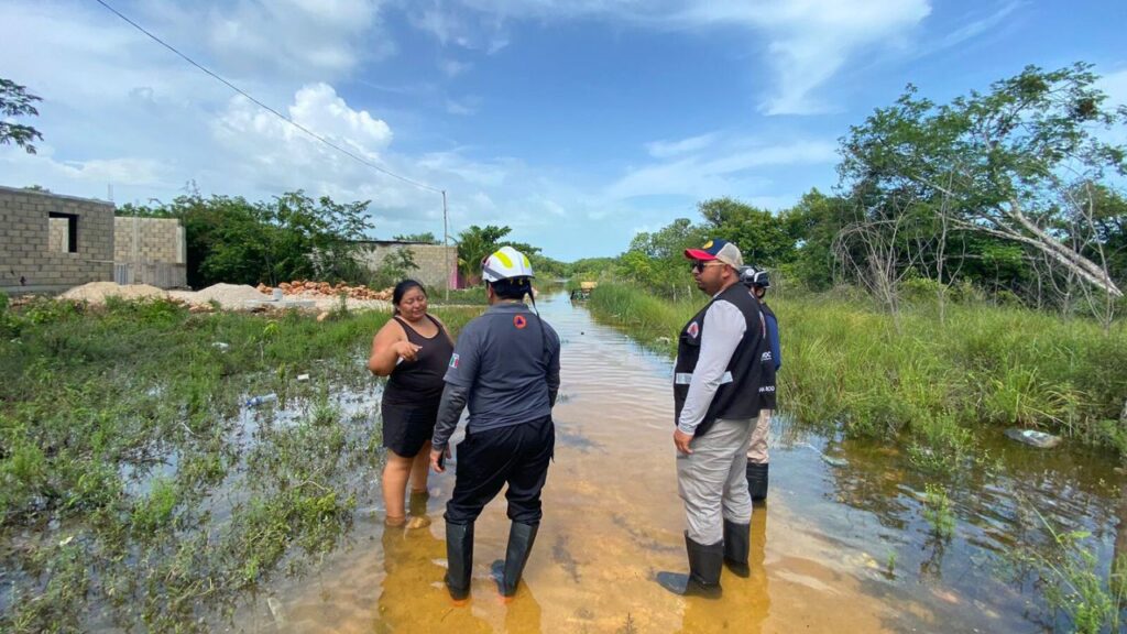 Onda tropical deja saldo blanco en Quintana Roo tras afectar 15 comunidades rurales