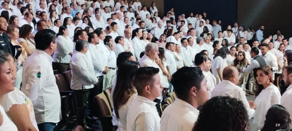 Autoridades estatales y municipales rinden homenaje a fundadores en el 32 aniversario de Playa del Carmen.