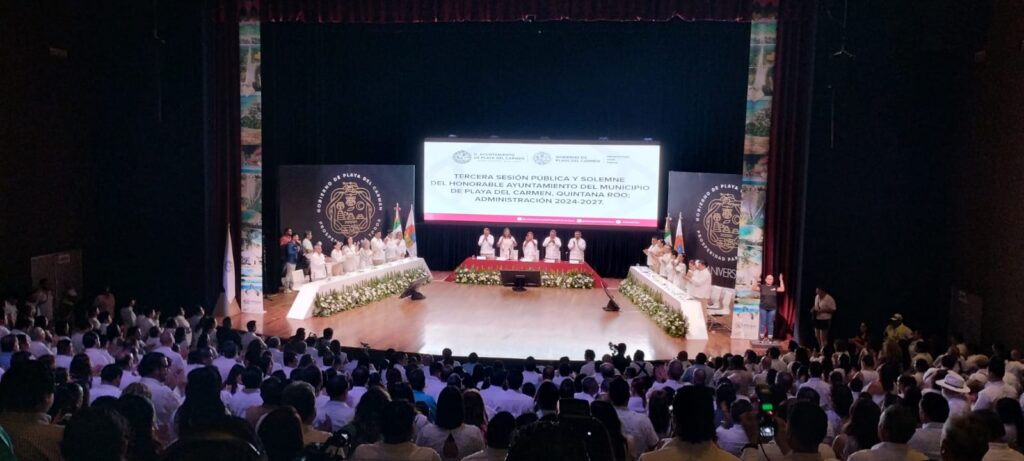 Autoridades estatales y municipales rinden homenaje a fundadores en el 32 aniversario de Playa del Carmen.