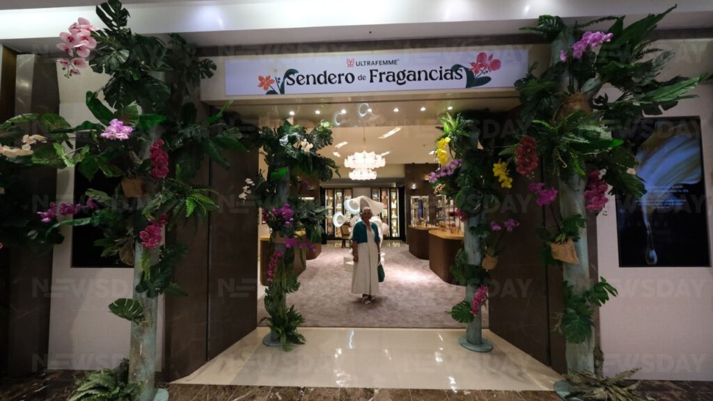 Elena Villarreal fundadora de Ultrafemme celebra 50 años de la marca con el aroma del lujo en Cancún. Foto: Paola Chiomante