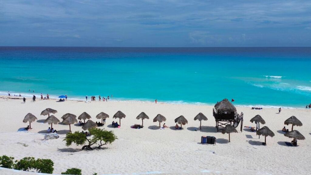 Quintana Roo tiene 28 playas aptas para el nado según Playas Mx la nueva app que monitorea la calidad del agua. Foto: Paola Chiomante