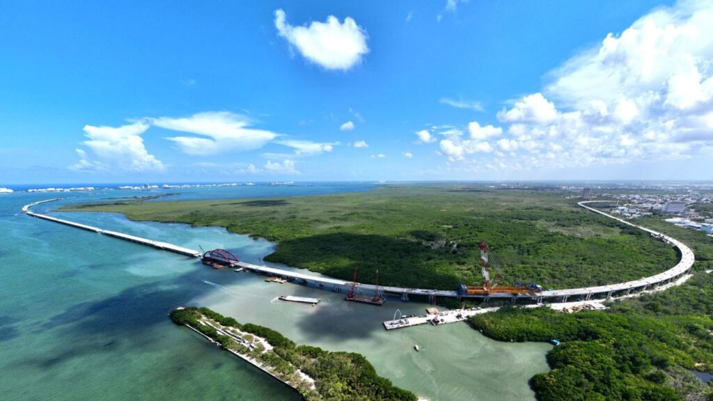 Terminan trabajos con tecnología Top Down en el puente vehicular Nichupté de Cancún. Foto: ICA