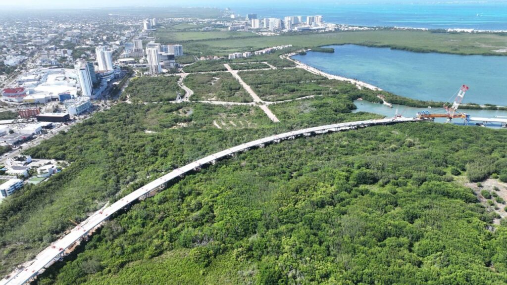 Terminan trabajos con tecnología Top Down en el puente vehicular Nichupté de Cancún. Foto: ICA