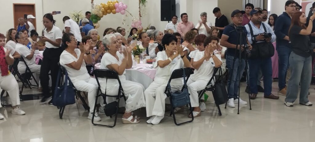 Estefanía Mercado reconoce el valor de los adultos mayores de Playa del Carmen como guía de la sociedad.