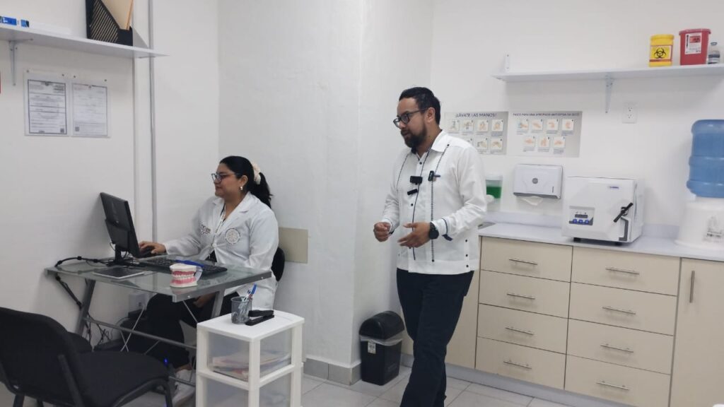 Centros de Salud ofrecen servicios especializados para combatir soledad en adultos mayores en Playa del Carmen.