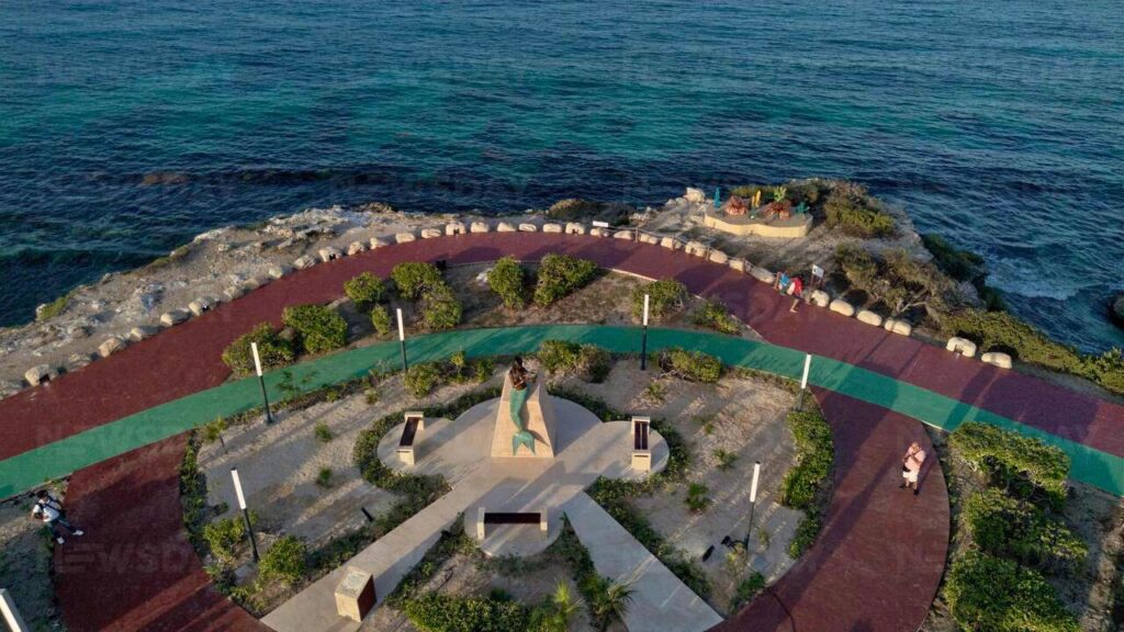 Develan escultura de sirena en Isla Mujeres en honor a las mujeres. Foto: Paola Chiomante