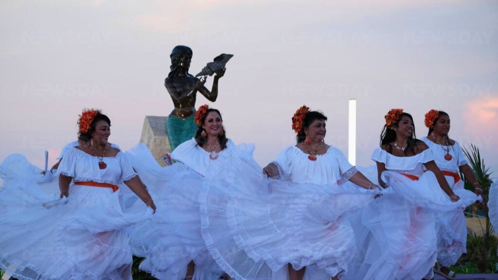 Develan escultura de sirena en Isla Mujeres en honor a las mujeres. Foto: Paola Chiomante