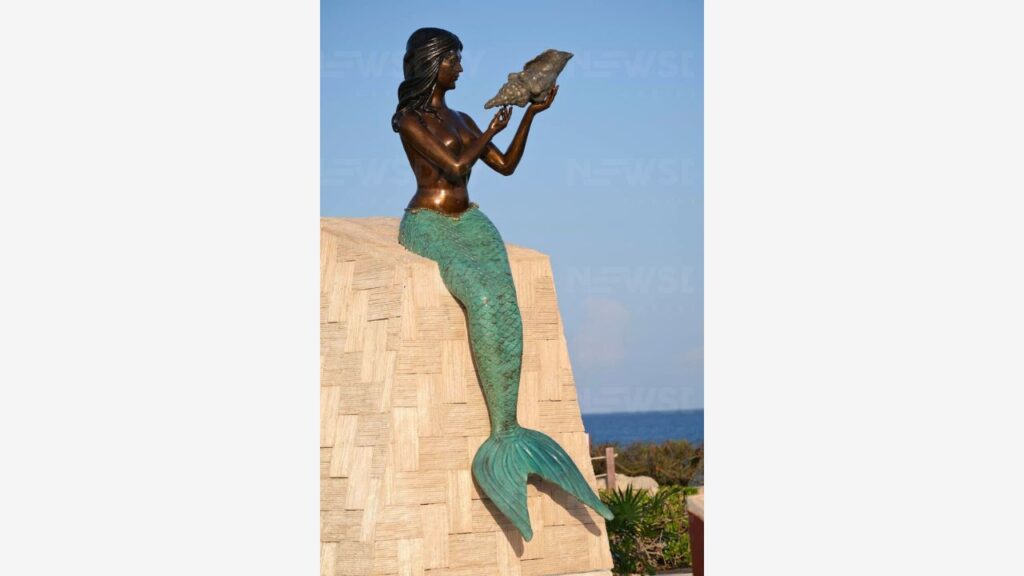 Develan escultura de sirena en Isla Mujeres en honor a las mujeres. Foto: Paola Chiomante