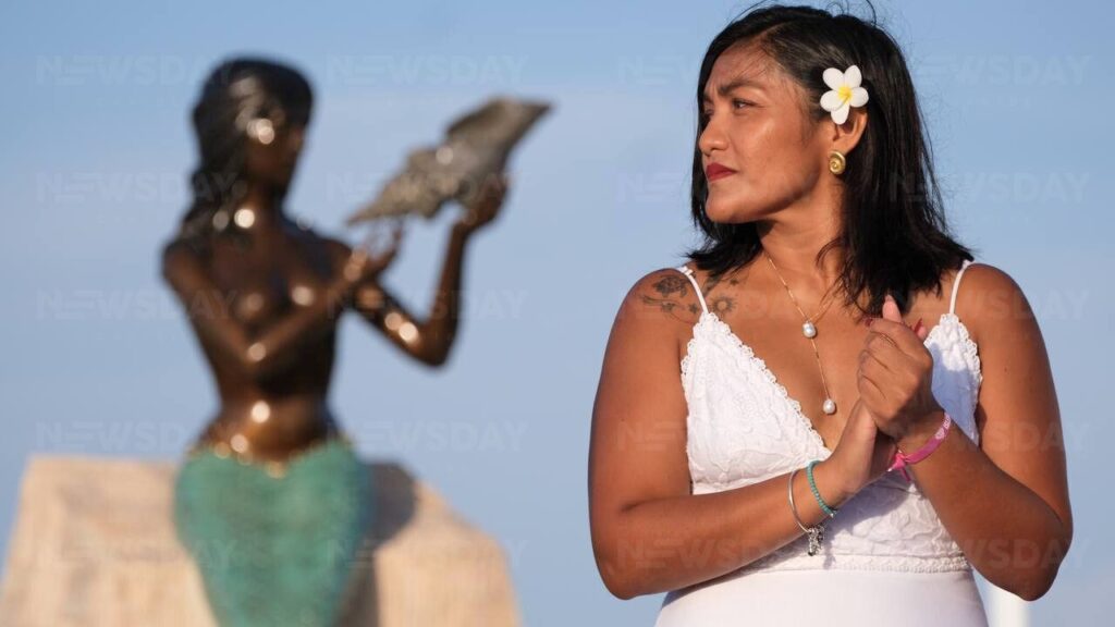 Develan escultura de sirena en Isla Mujeres en honor a las mujeres. Foto: Paola Chiomante