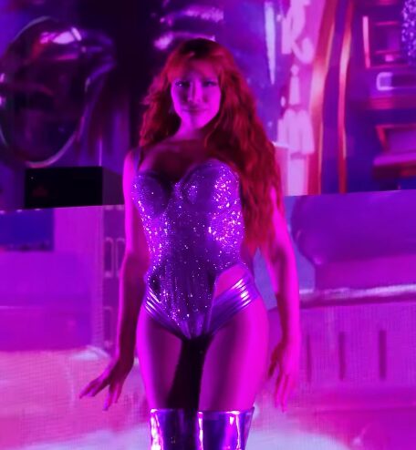 25 mil fanáticos asisten al primer concierto de Yeri Mua en Playa del Carmen.