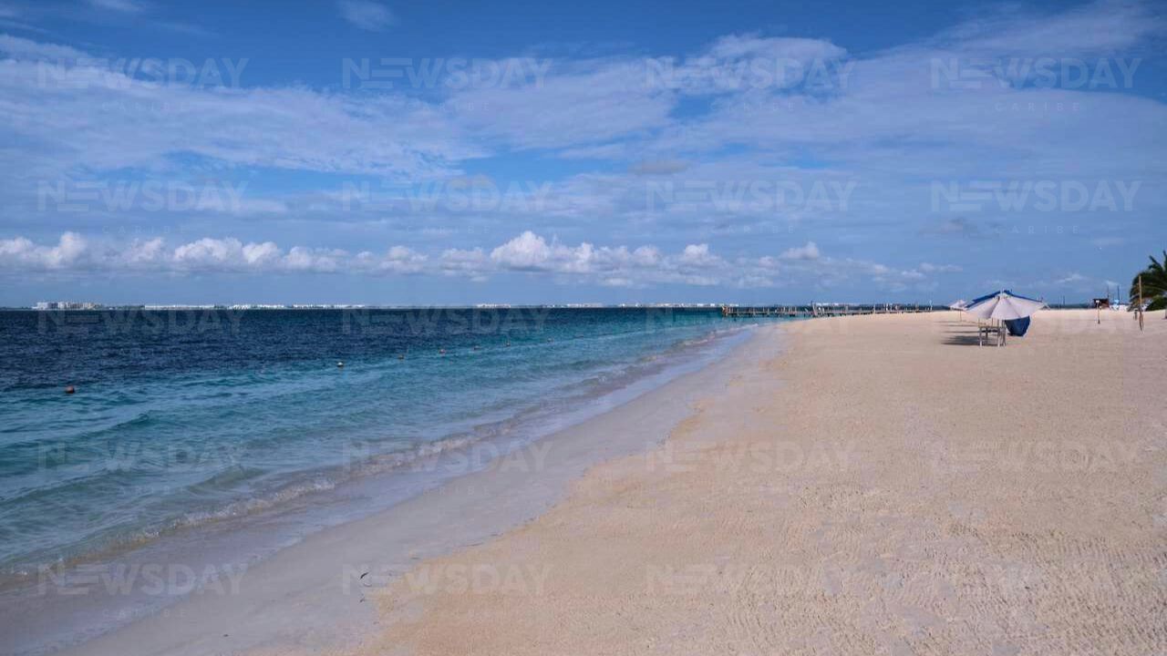 Isla Mujeres recupera acceso público a Playa Norte ocupado ilegalmente. Foto Paola Chiomante