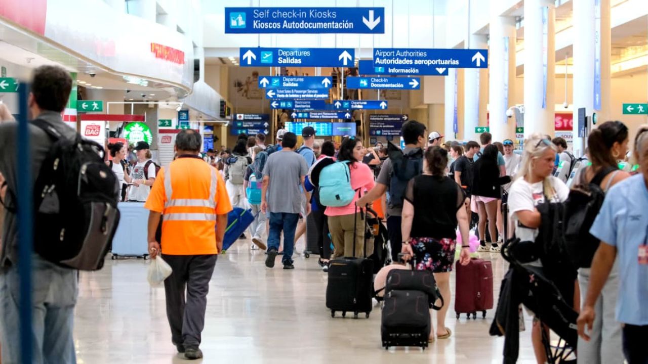 El tráfico aéreo en Cancún crece 2.1% en julio con más de 2.6 millones ...