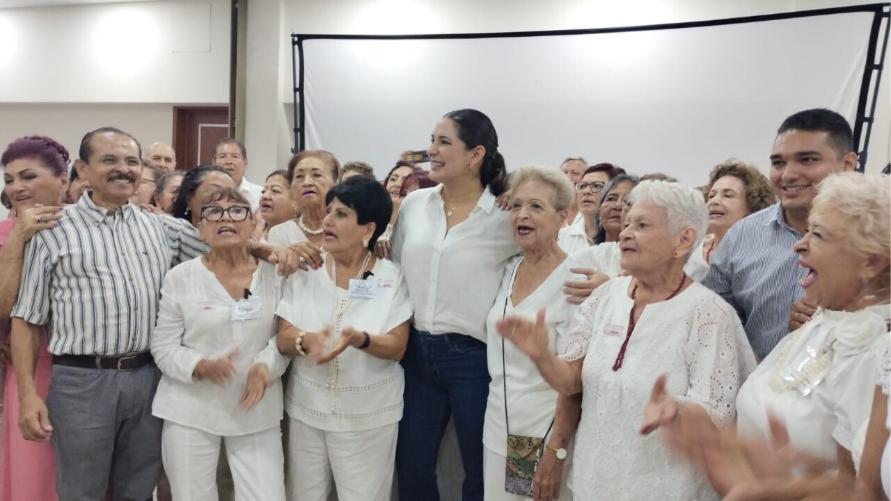 Estefanía Mercado reconoce el valor de los adultos mayores de Playa del Carmen como guía de la sociedad.