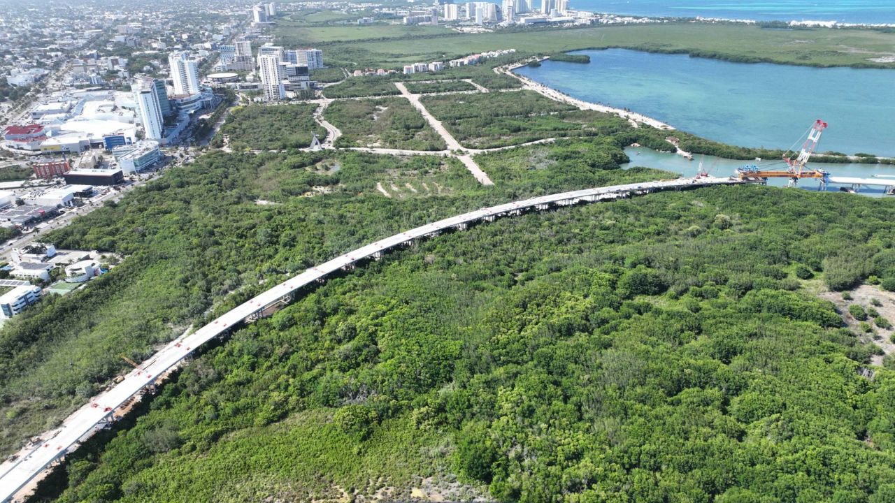 Puente Nichupté de Cancún ya tienen más del 85% de avance; se espera que abra en didiembre. Foto: ICA