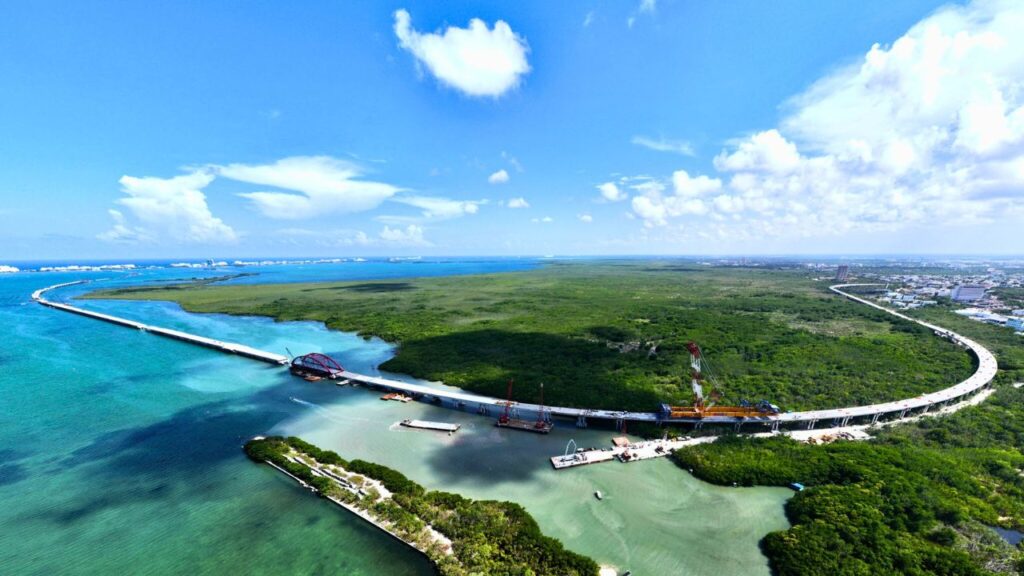 Puente Nichupté de Cancún ya tienen más del 85% de avance; se espera que abra en didiembre. Foto: ICA