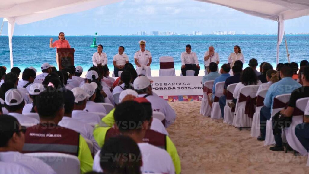 Isla Mujeres refrenda certificación Blue Flag en Playa Norte y Playa Centro. Foto: Paola Chiomante