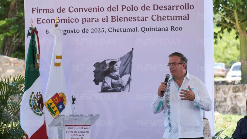 Firman convenio para instalar Polo de Desarrollo Económico del Bienestar en Chetumal. Foto: Paola Chiomante