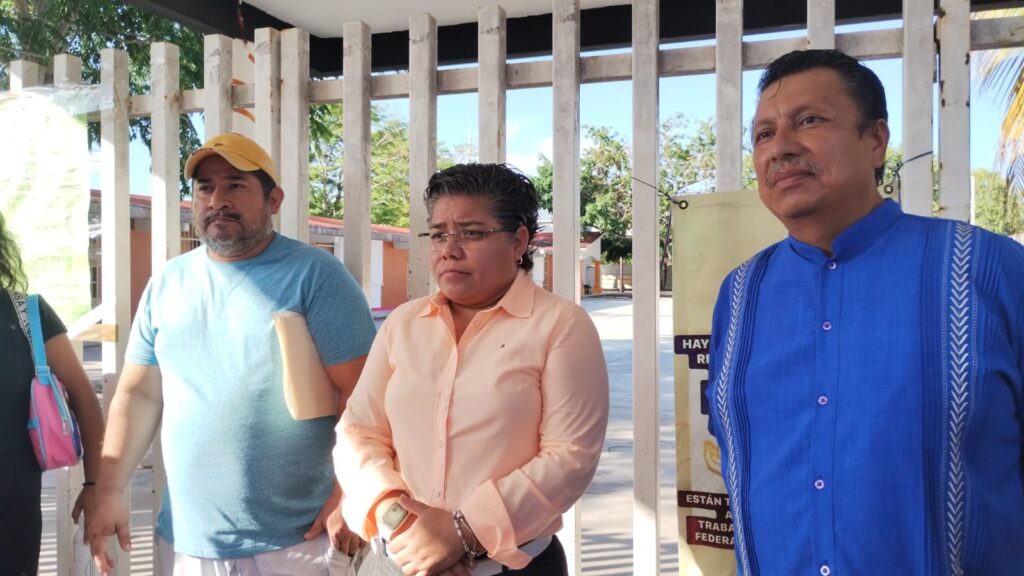 Regreso a clases en Playa del Carmen inicia con protesta de padres ...