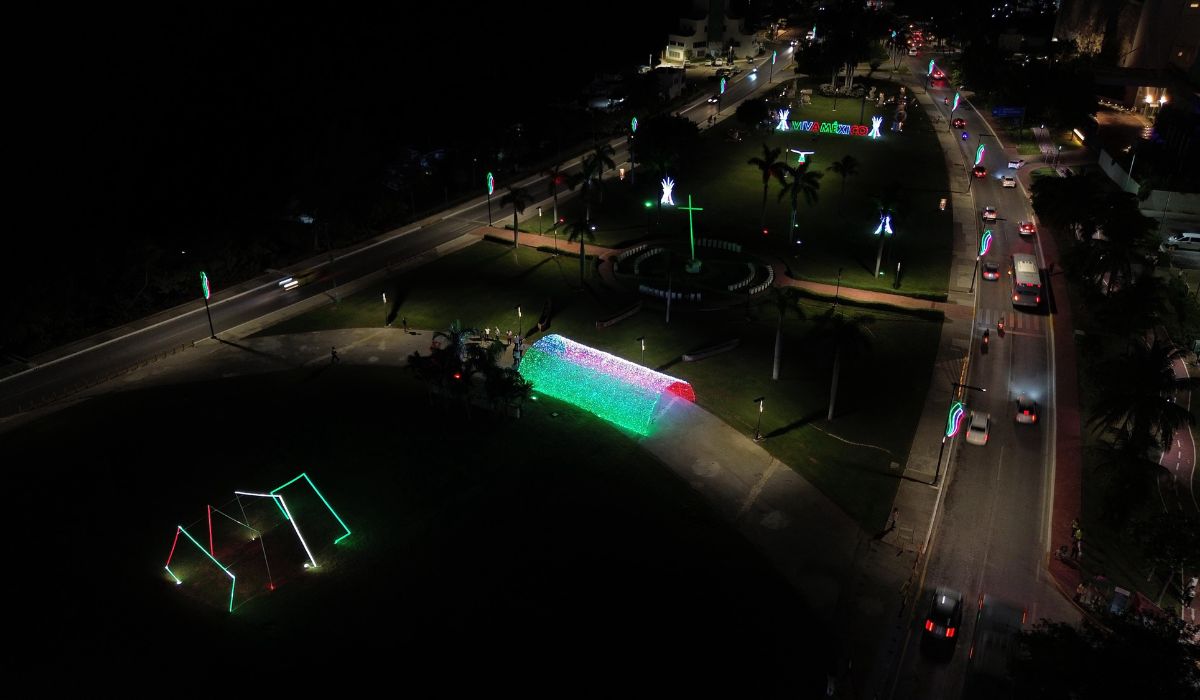 Inauguran la iluminación patria en Cancún e invitan a visitar el nuevo ‘spot’ para fotos