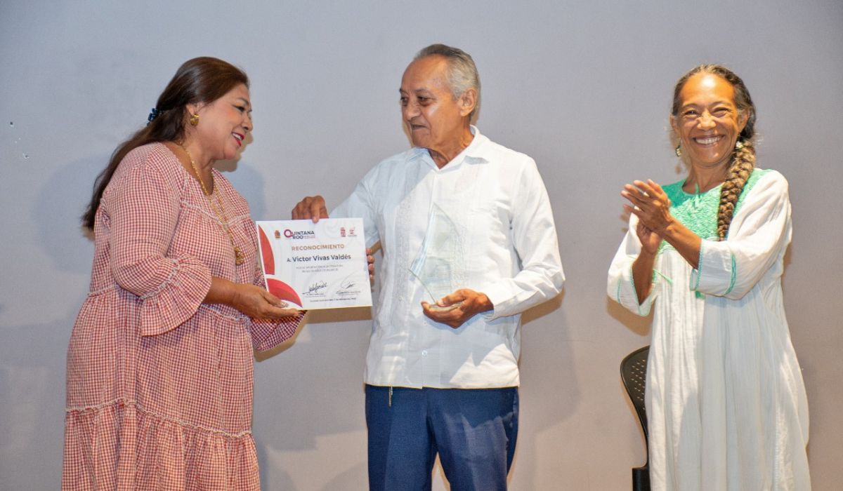 FPMC celebra 50 años de trayectoria del escritor cozumeleño Víctor Vivas