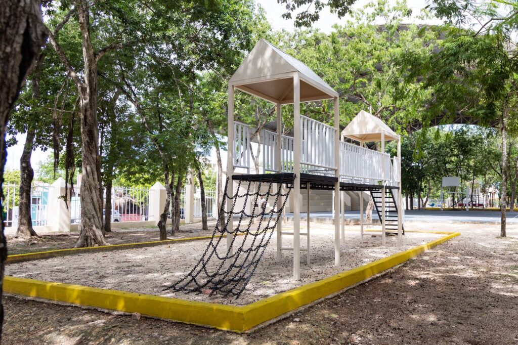 Rehabilitan 99 parques municipales en Playa del Carmen, con meta de 376 ...