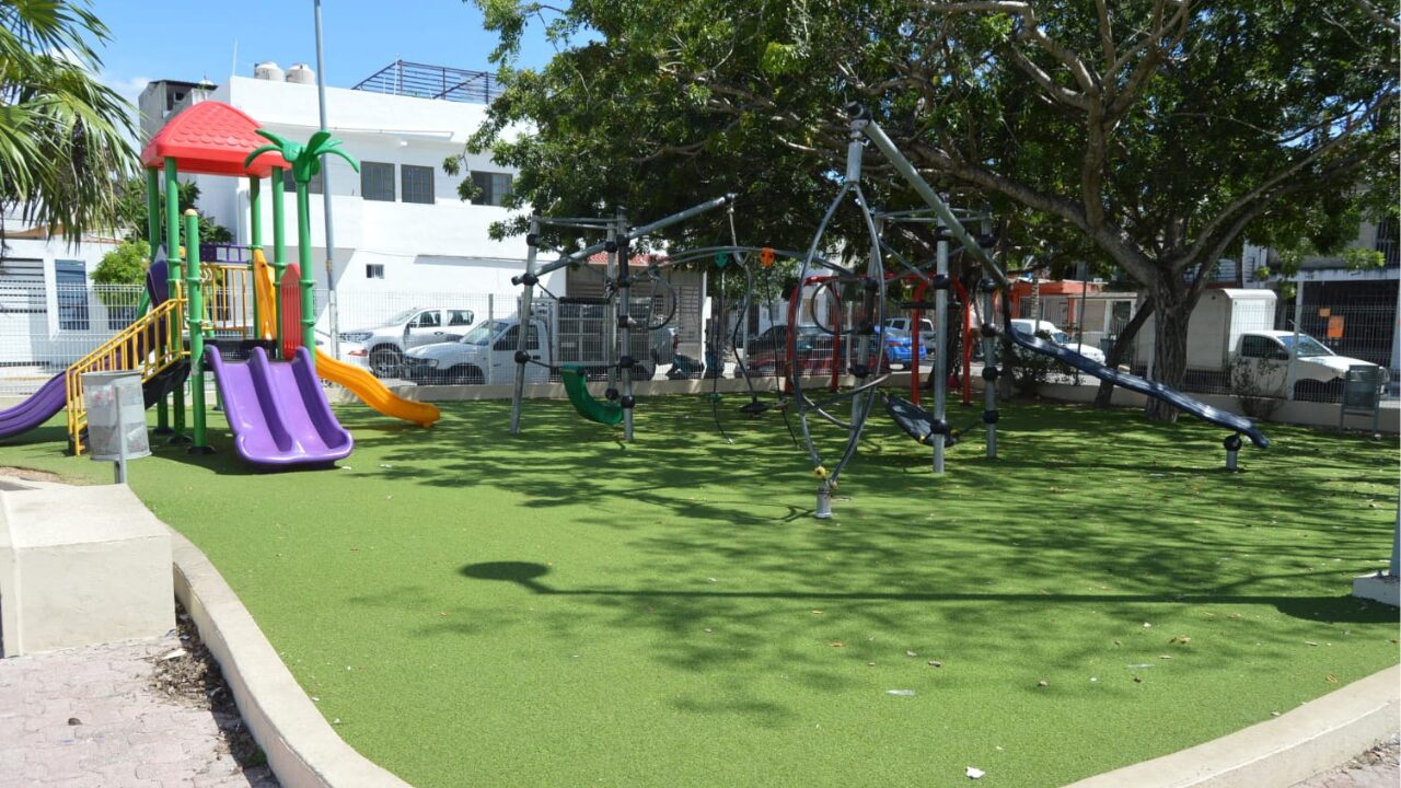 Rehabilitan 99 parques municipales en Playa del Carmen, con meta de 376 ...