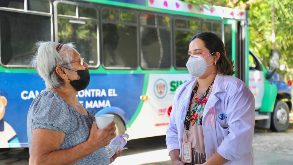 Más de 330 mujeres reciben mastografías gratuitas en jornada de prevención de cáncer de mama en Playa del Carmen.