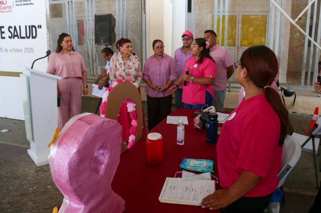 Servicios médicos sin costo para prevenir cáncer de mama en Playa del Carmen este octubre.