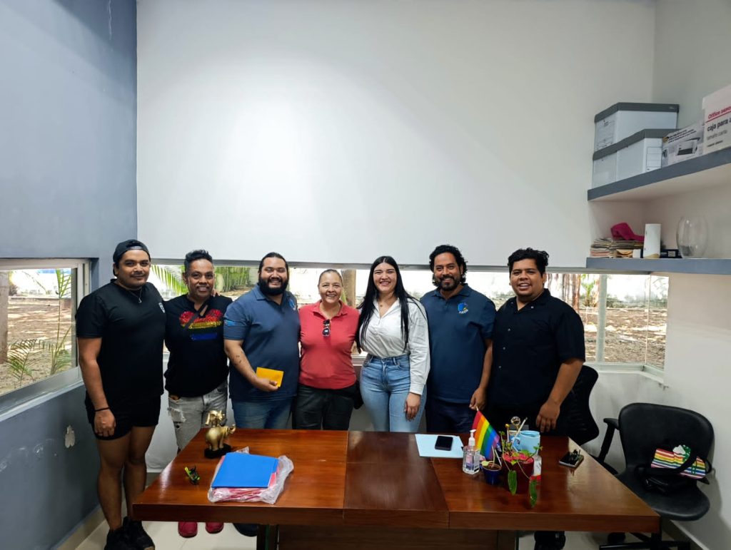 Personal del Ayuntamiento se capacita para prevenir discriminación contra comunidad LGBT en Playa del Carmen.