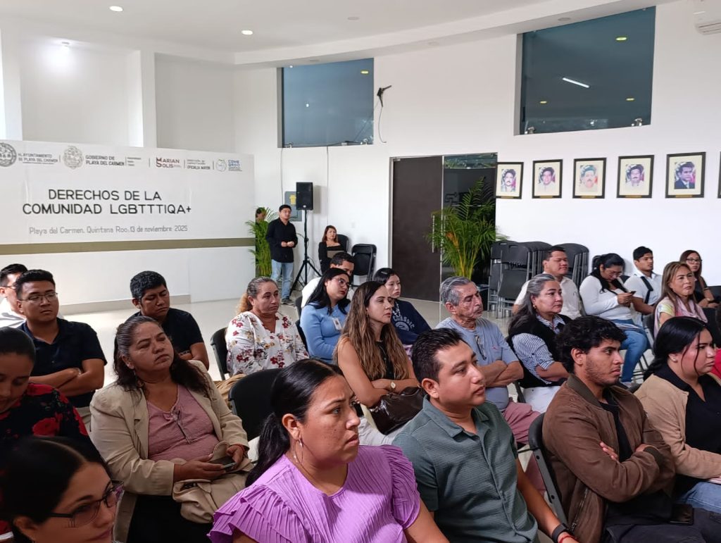 Personal del Ayuntamiento se capacita para prevenir discriminación contra comunidad LGBT en Playa del Carmen.