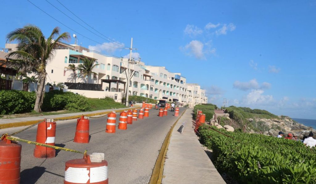 Gobierno de Isla Mujeres responde a erosión en zona de acantilados