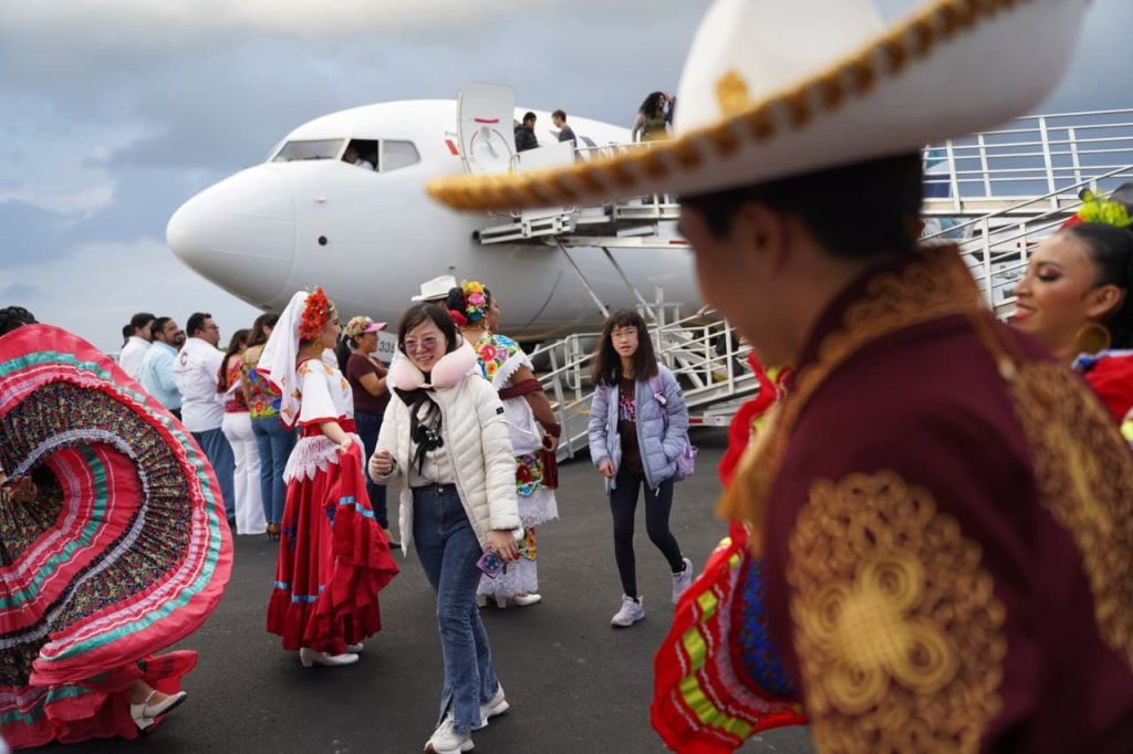 Primer vuelo directo Calgary-Cozumel de WestJet arriba a la isla con 174 pasajeros.