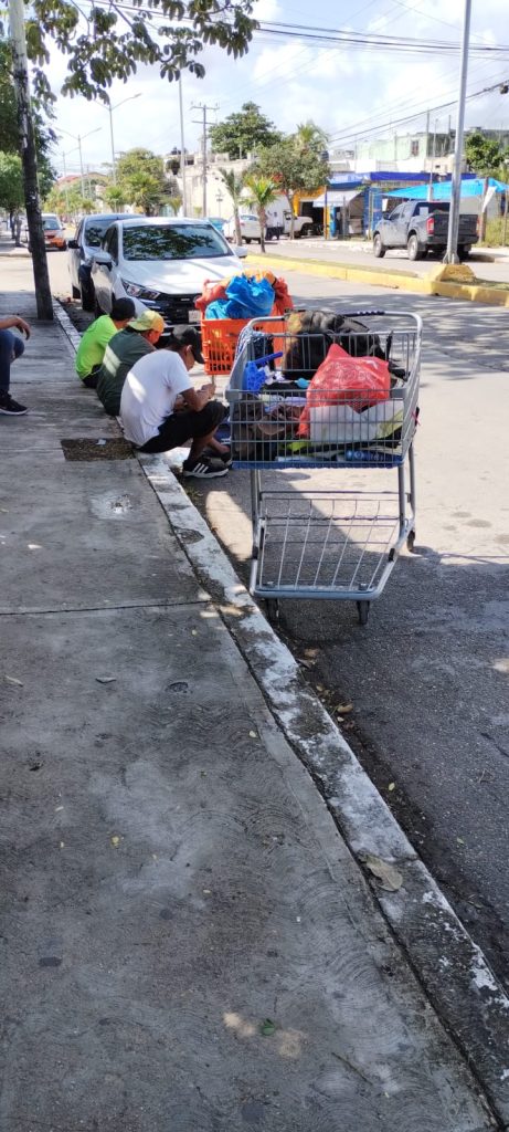 DIF de Playa del Carmen atiende a personas en situación de calle en la ciudad.