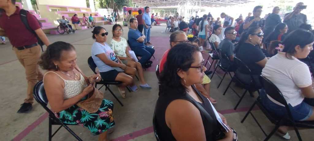Caravana de la Salud en Playa del Carmen brinda servicios médicos y jurídicos gratuitos a la población.
