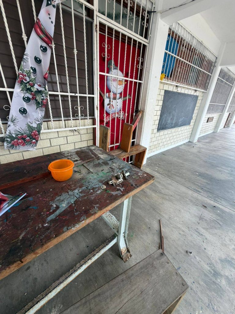 Entre las escuelas de Playa del Carmen afectadas está una para niños con discapacidad.