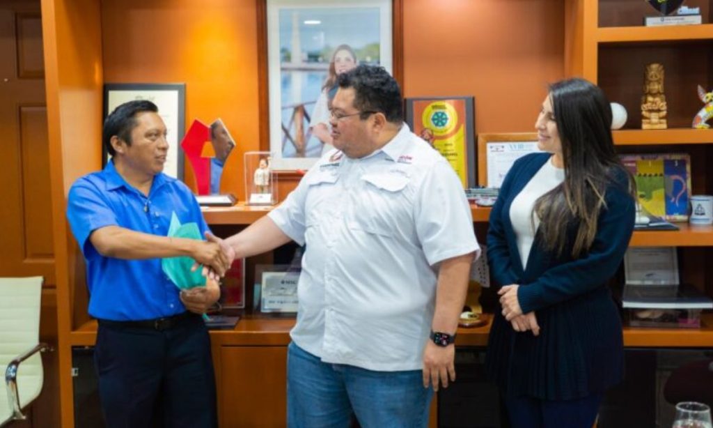 Ayuntamiento de Cozumel concreta donación de terreno a sindicato municipal