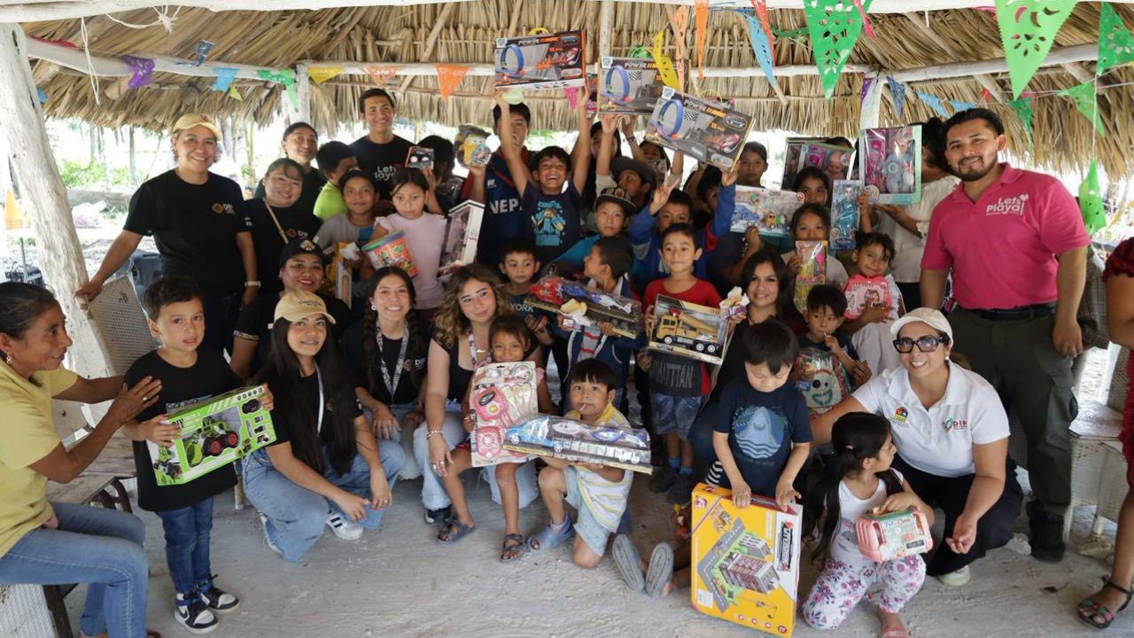 Celebración del Día de Reyes en Quintana Roo con entrega de juguetes y roscas en Puerto Aventuras.